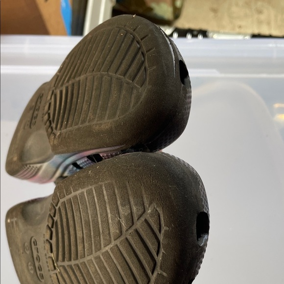 CROCS Kids Slippers with Fun Charms - Black and Blue size 11 - Picture 6 of 6